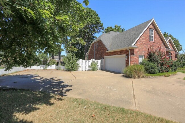 Building Photo - 5300 S 44th Pl