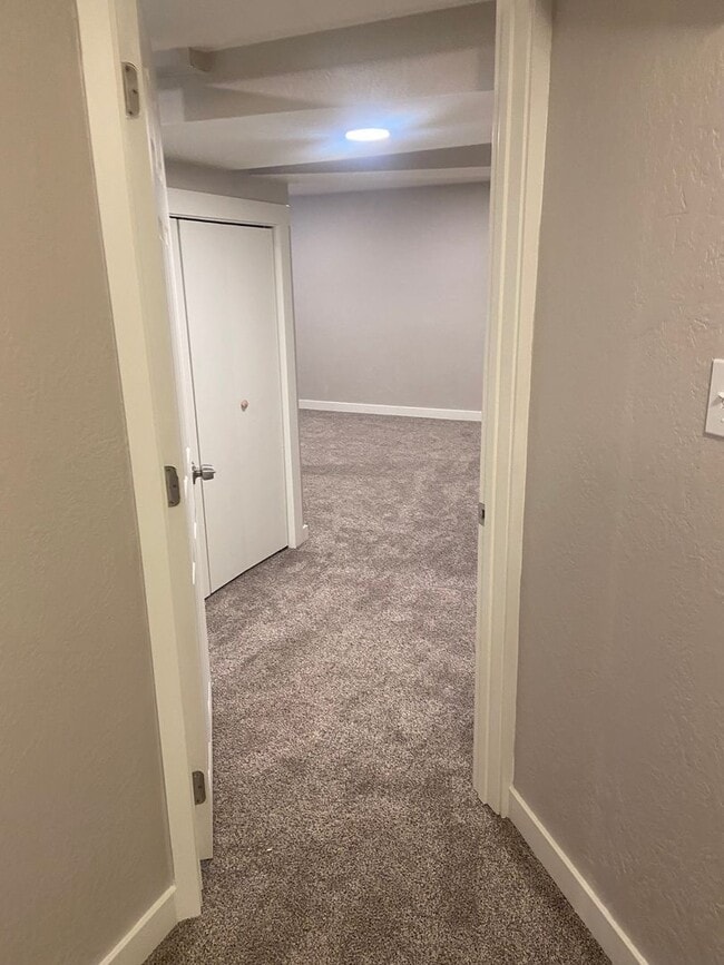 Building Photo - Foothills 925 Triplex