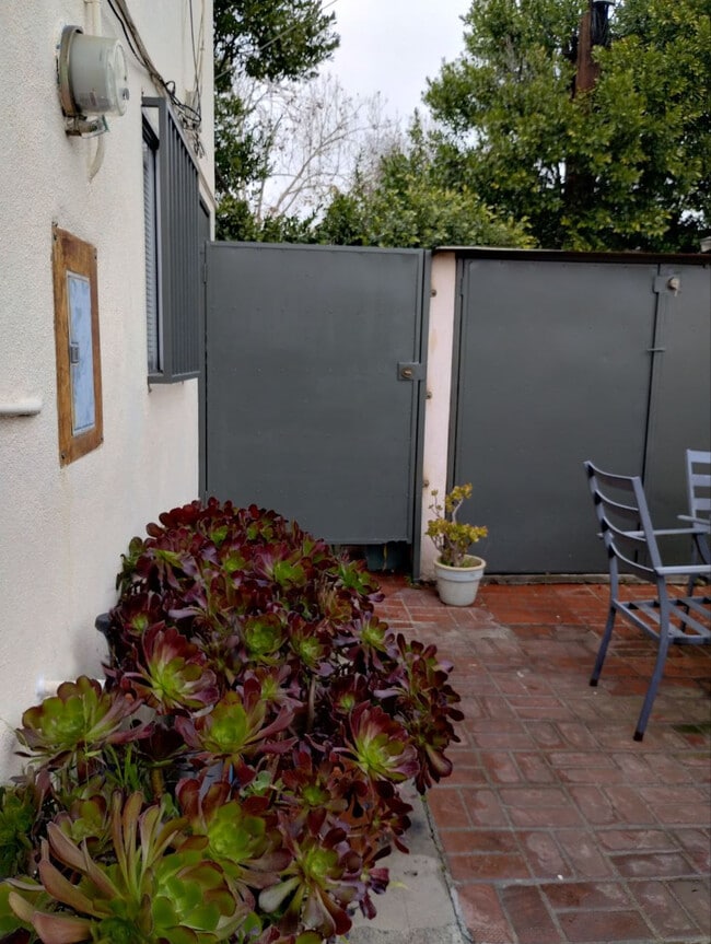 Building Photo - 810 Porter St