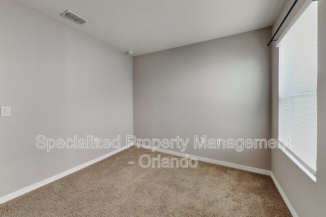 Building Photo - 227 Duke Dr