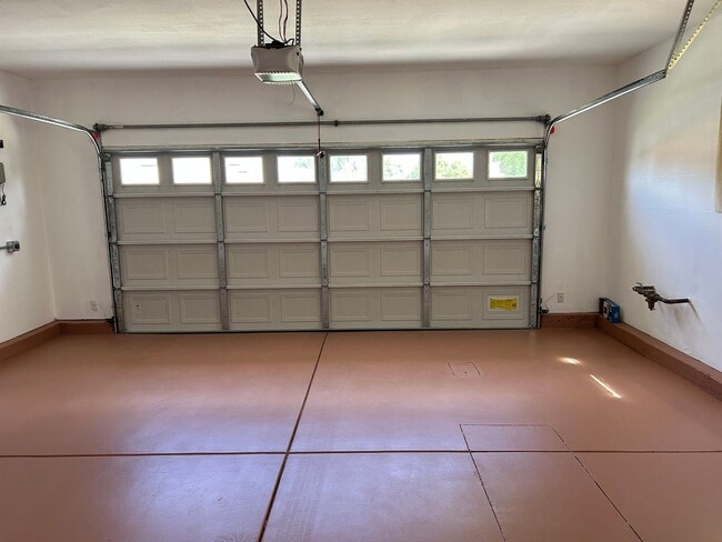 Building Photo - Gorgeous 5bd+ 3bd! Ria Bravo