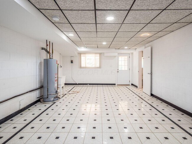 Building Photo - 2663 Charing Rd