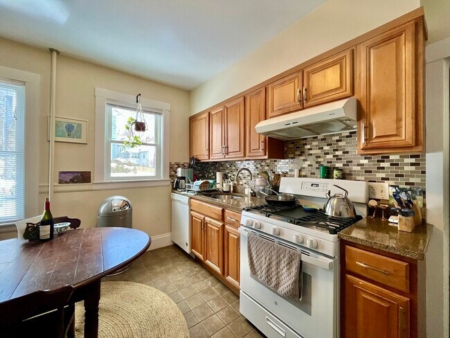 Building Photo - 95 Bow St