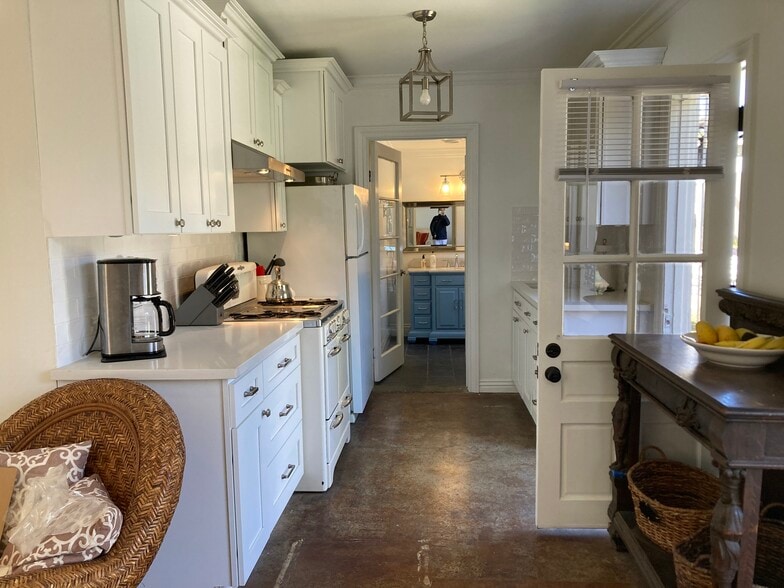 Building Photo - 5744 Calhoun Ave