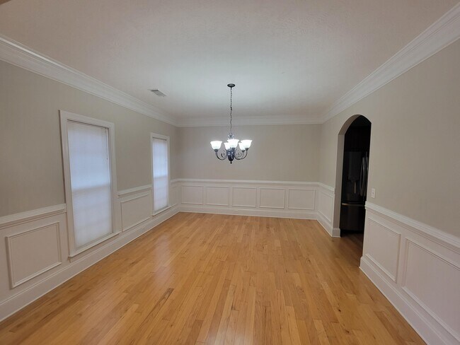 Building Photo - 627 Burgamy Pass