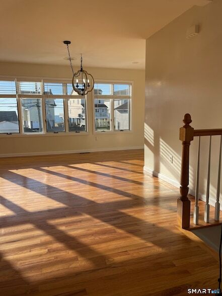 Building Photo - 283 Cosey Beach Ave