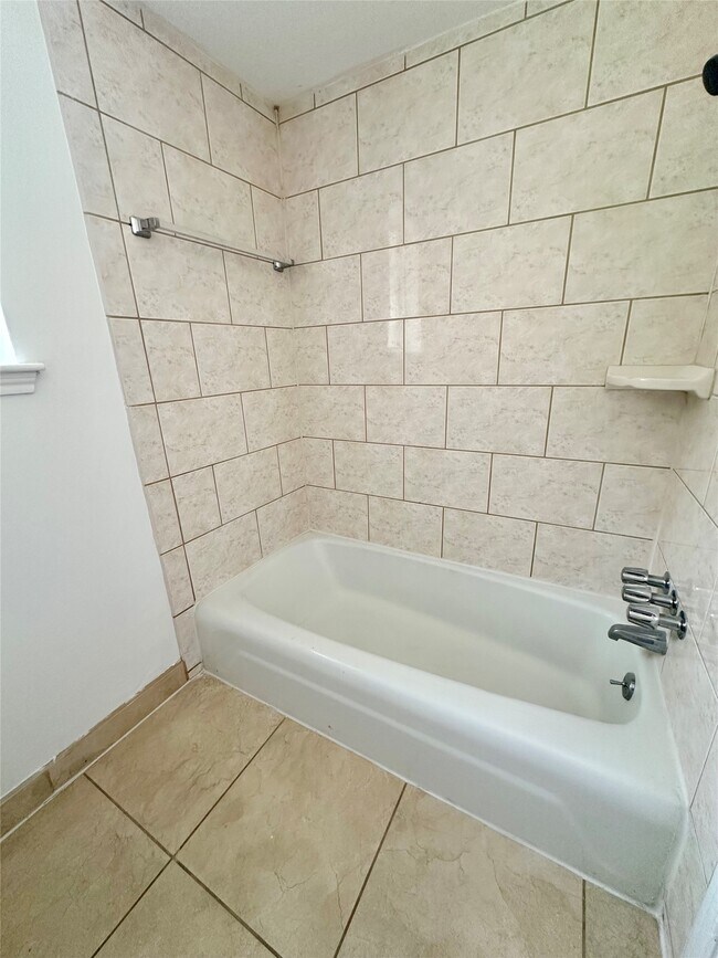 Building Photo - 10902 Olympia Dr