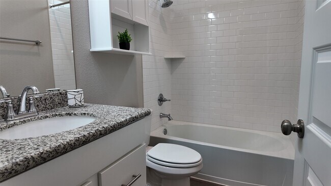 Building Photo - 360 Mallorn Ln