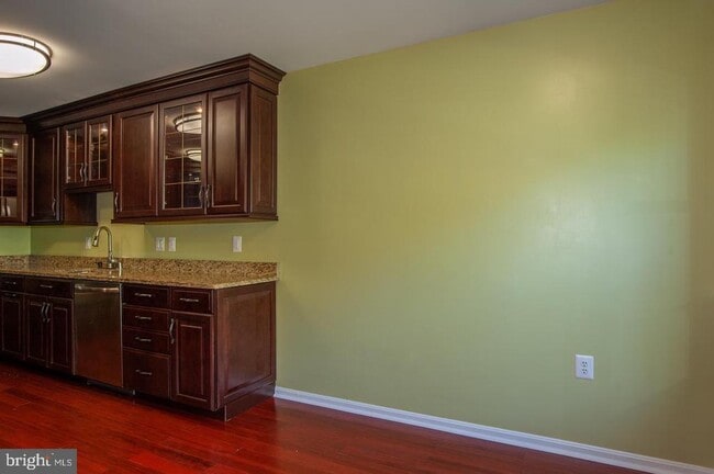 Building Photo - 6158 Old Brentford Ct