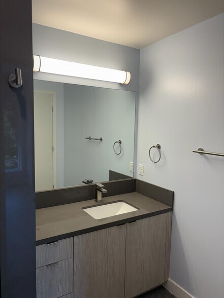 Building Photo - 10739 Kling St