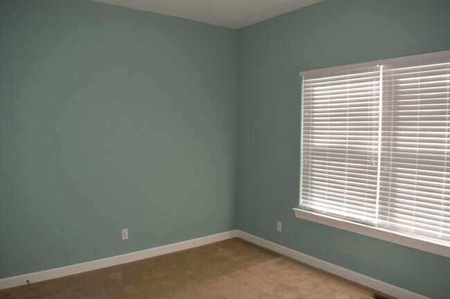 Building Photo - Gorgeous Home Located in Osage Hills Subdivision