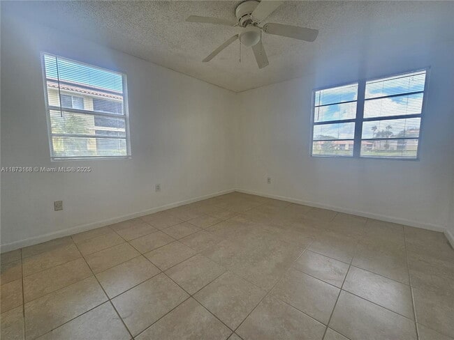 Building Photo - 1247 SW 46th Ave