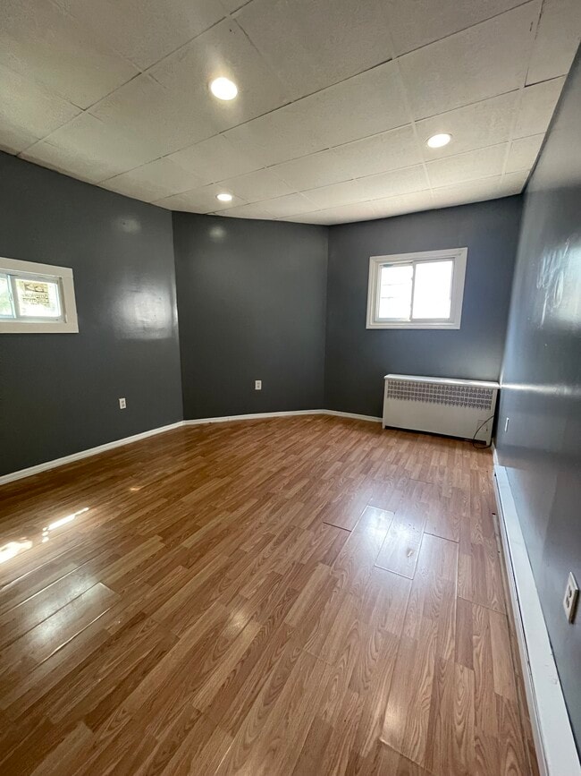 Building Photo - 827 S 14th St