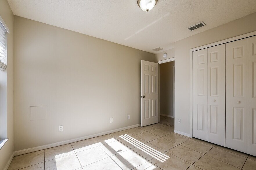 Building Photo - 12041 Goldenstar Ln