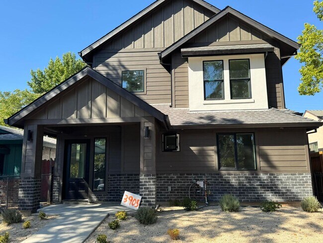 Building Photo - 3905 1st Ave