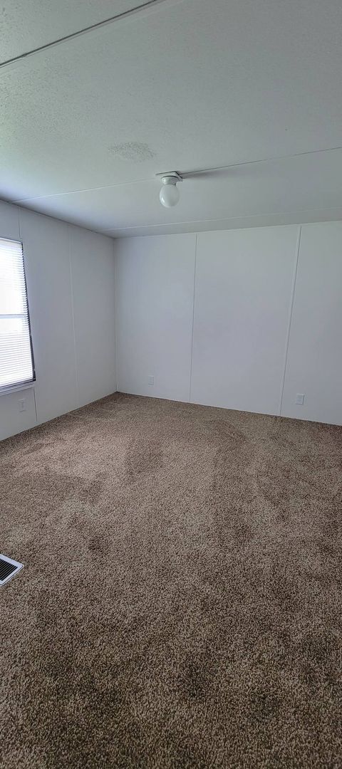 Building Photo - Ready to Move in
