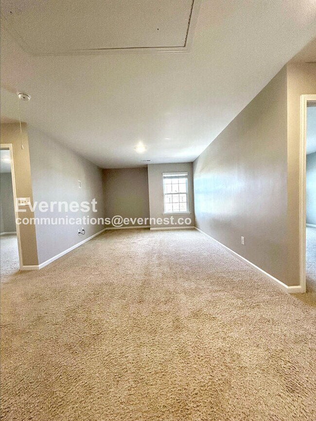 Building Photo - 160 Cherry Birch St