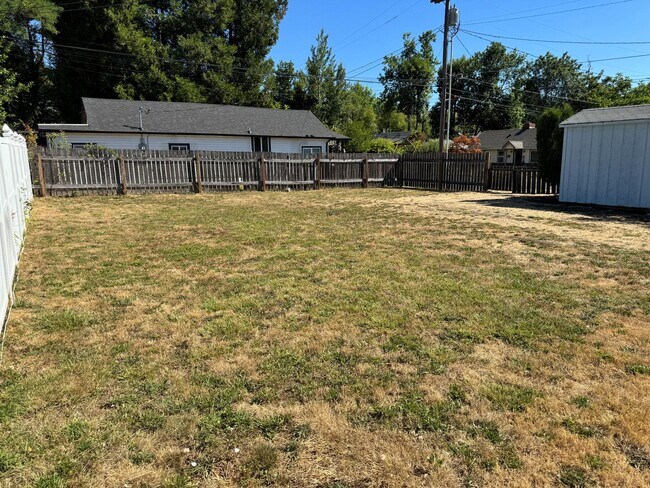 Building Photo - Charming 2-bedroom, 1-bath home in Cottage Grove!