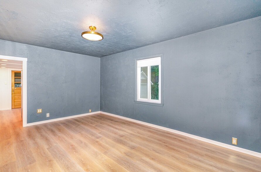 Building Photo - 1405 S Park St