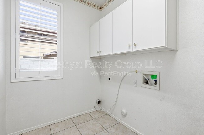 Building Photo - 7017 W Greenbriar Dr