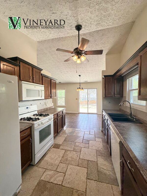 Building Photo - 1907 Grant Ln