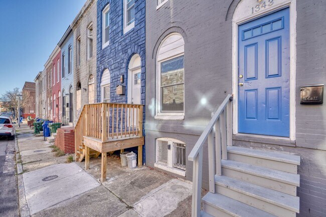 Primary Photo - 1343 Sargeant St