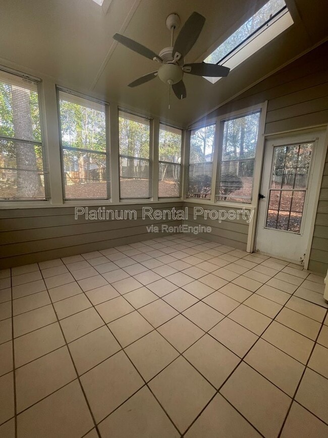 Building Photo - 940 Club Chase Ct