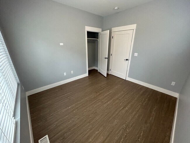 Building Photo - Modern 2 Bed, 2 Bath with Rooftop Patio!