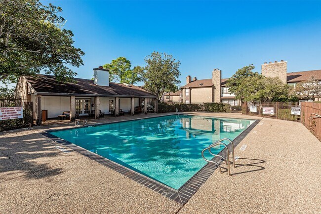 Building Photo - 6633 W Airport Blvd