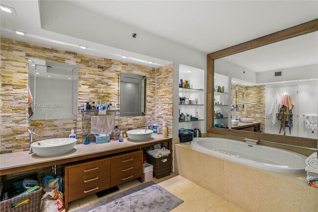 Building Photo - 450 Alton Rd