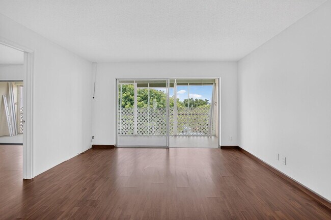 Building Photo - 200 Waterway Dr S