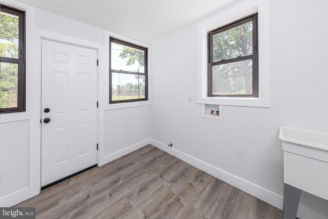 Building Photo - 3547 Finlaw Ave