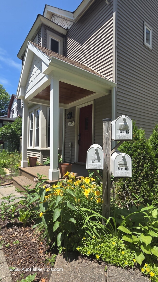 Primary Photo - Beautiful Home built in 1883 — Historic Ch...