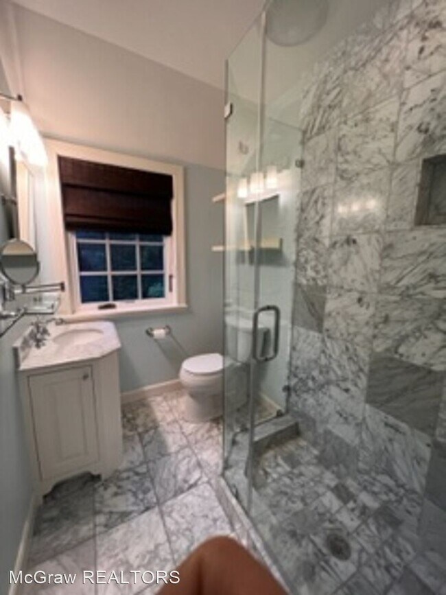 Building Photo - 4 br, 3.5 bath House - 2141 E. 31st Place S.