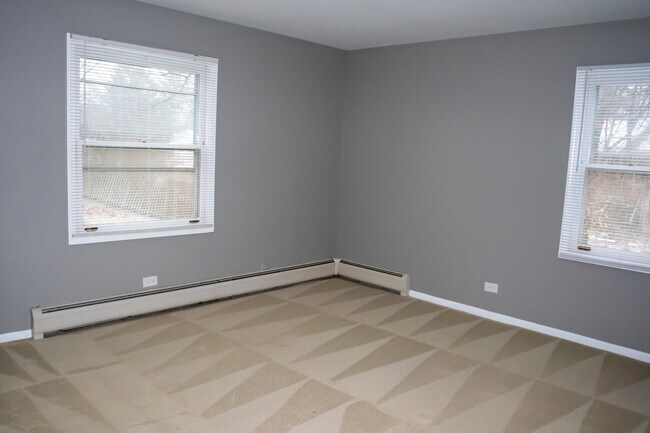 Building Photo - 15858 W Marie Ave