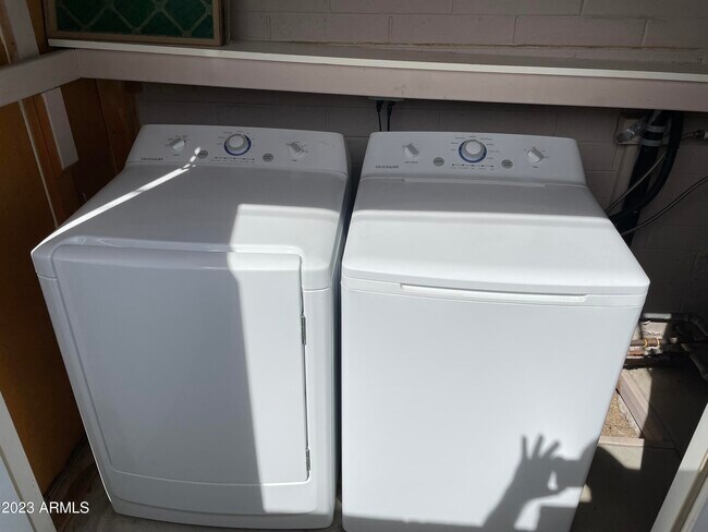 Building Photo - 1349 E Sahuaro Dr