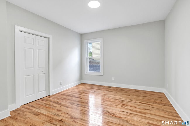 Building Photo - 10-12-12 Perry Hill Rd