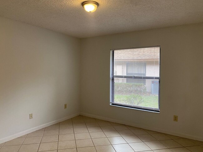 Building Photo - Winter Garden 2 Bedroom 2 Bath home