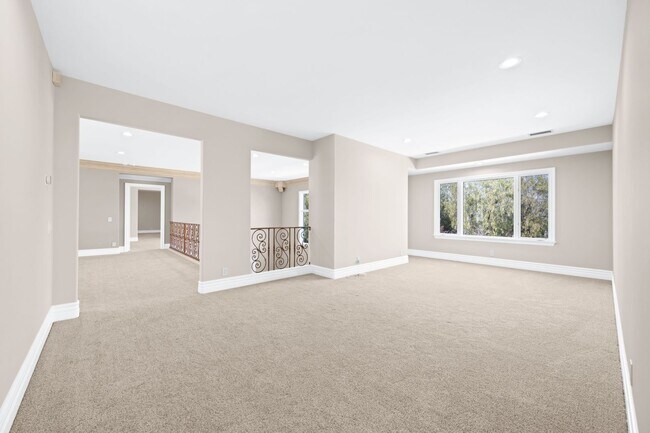 Building Photo - Elegant Dream Escape - Hills of Studio City
