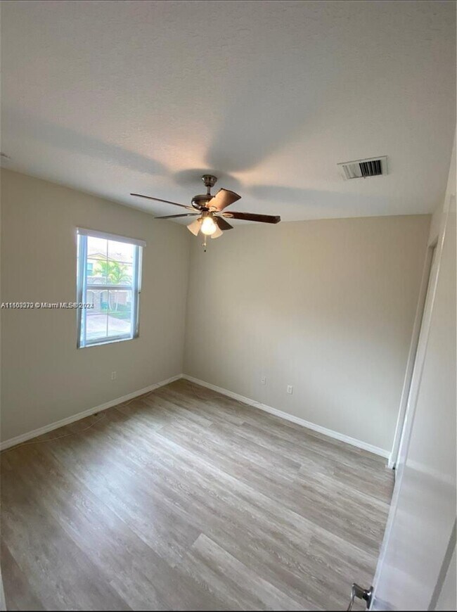 Building Photo - 5236 SW 77th Way