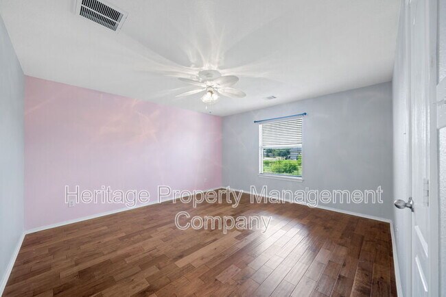 Building Photo - 304 Rustic Tr