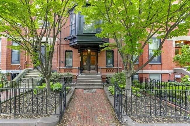 Building Photo - 376 Marlborough St