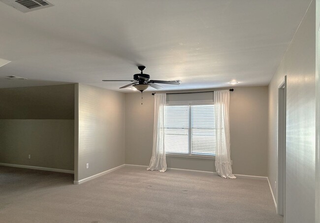 Building Photo - 5 Bedroom /4 Bath House in LAKELAND!!!