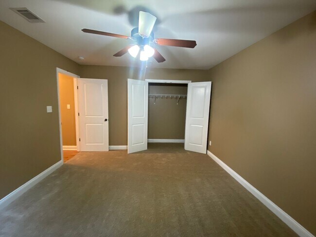 Building Photo - 4301 Kenilworth Cir