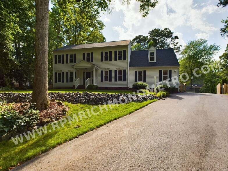 Primary Photo - 404 Old Country Terrace