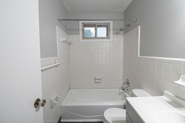 Building Photo - 1436 McCan Dr