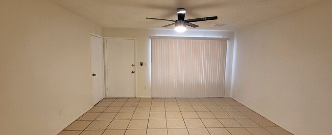 Building Photo - CHARMING GEM ON THE WEST SIDE!!!