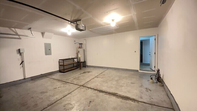 Building Photo - 3 bedroom/2 bath home in Bellegrove