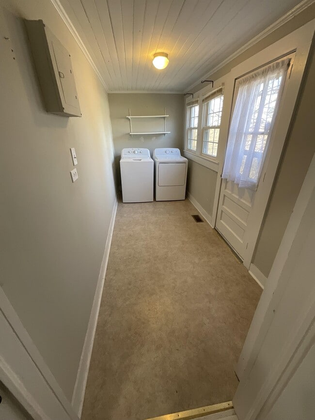 Building Photo - 603 Poplar Ave