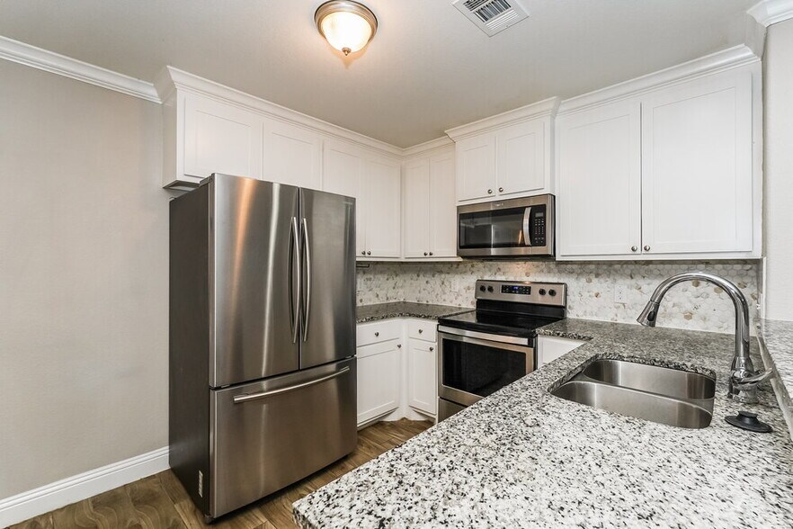 Building Photo - 10540 Wild Oak Dr